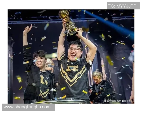 UZI在绿茵场上展现足球才华与电竞精神的完美融合 UZI在绿茵场上展现足球才华与电竞精神的完美融合